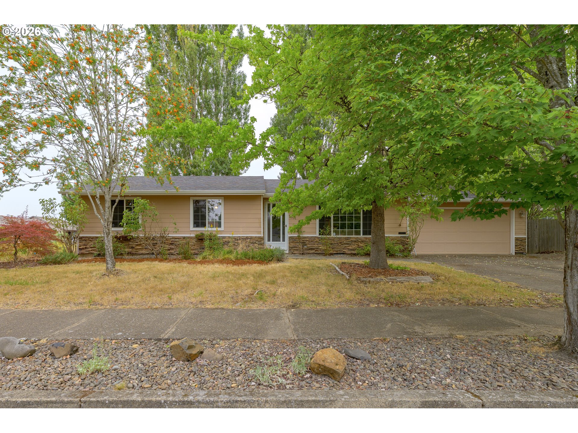 1801 SW TAMARACK ST, McMinnville, OR 97128, photo 2 of 37