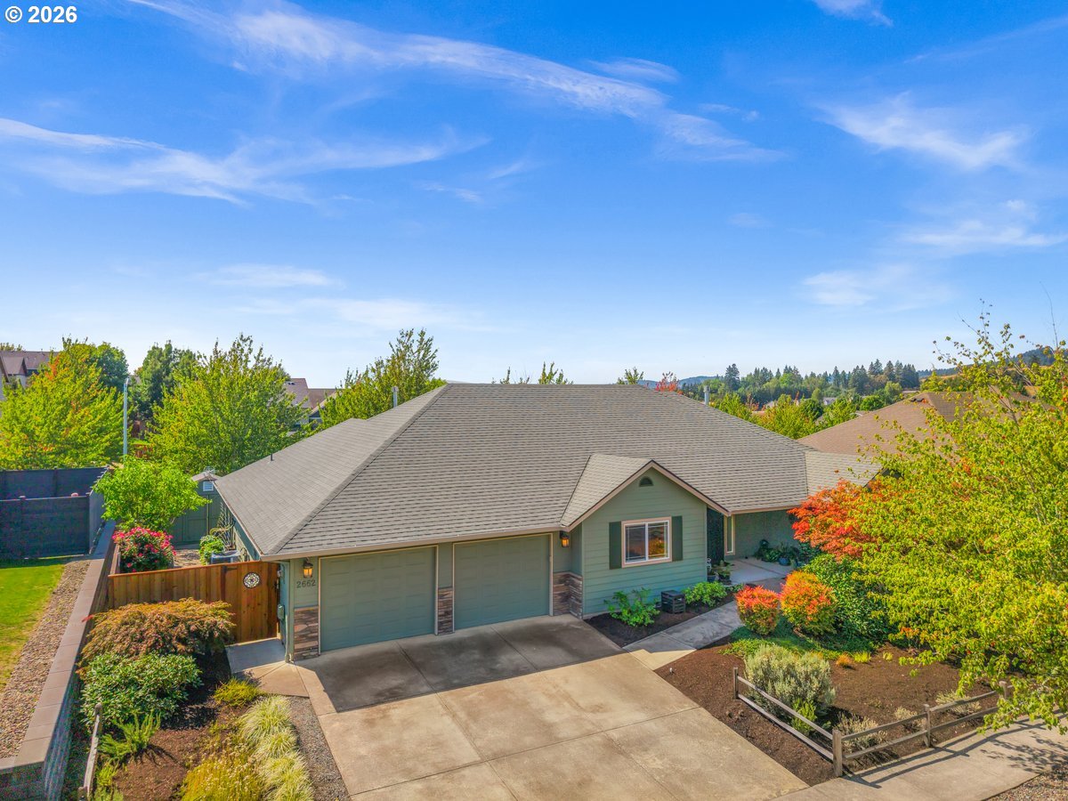 2662 NW MT ASHLAND DR, McMinnville, OR 97128, photo 2 of 48