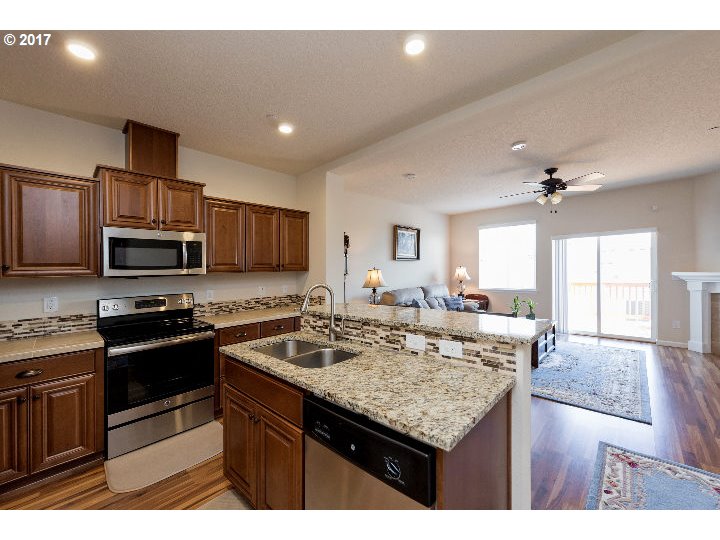 12970 SE 155TH AVE, Happy Valley, OR 97086, photo 8 of 32