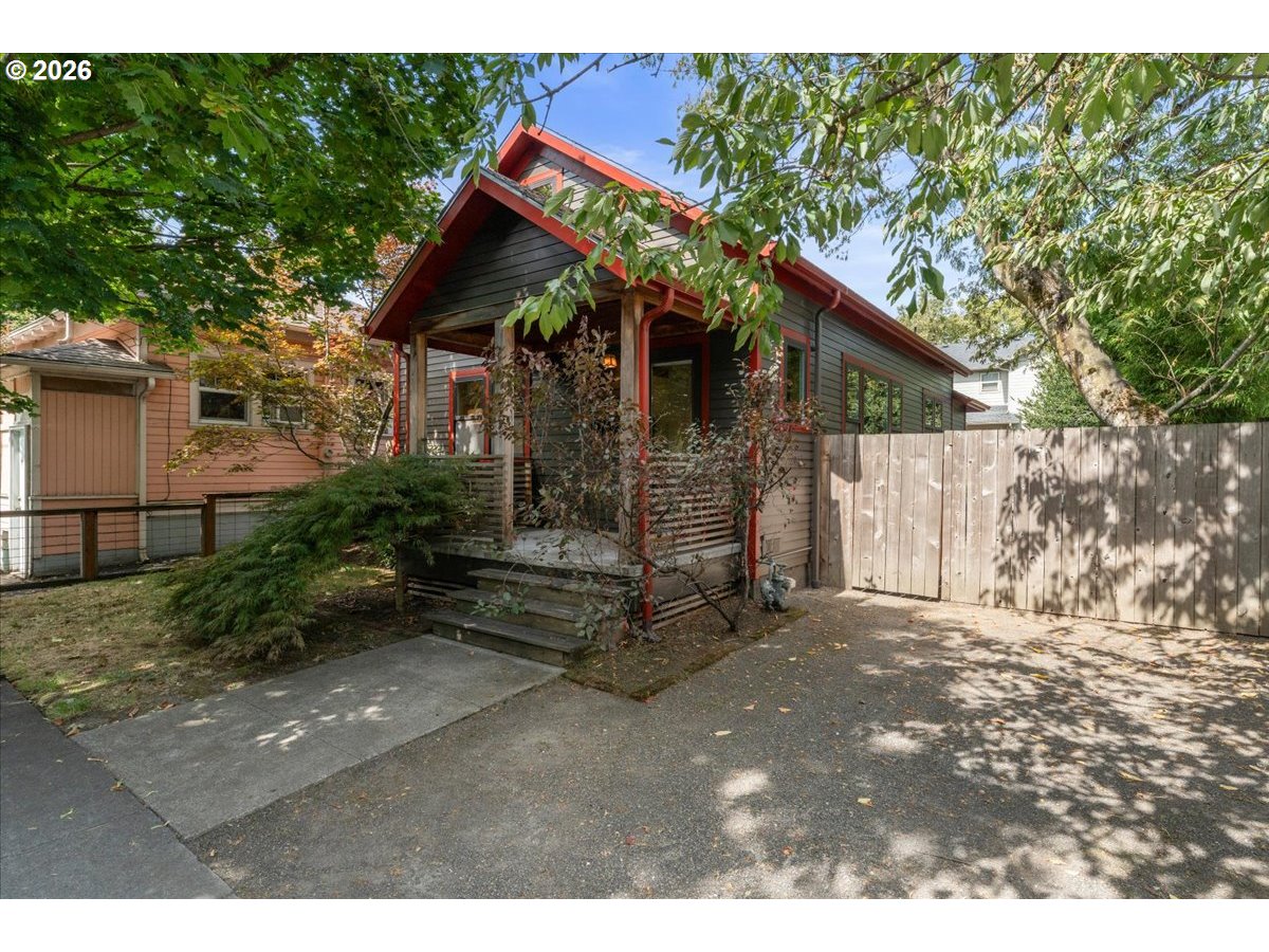 223 N IVY ST, Portland, OR 97227, photo 2 of 46