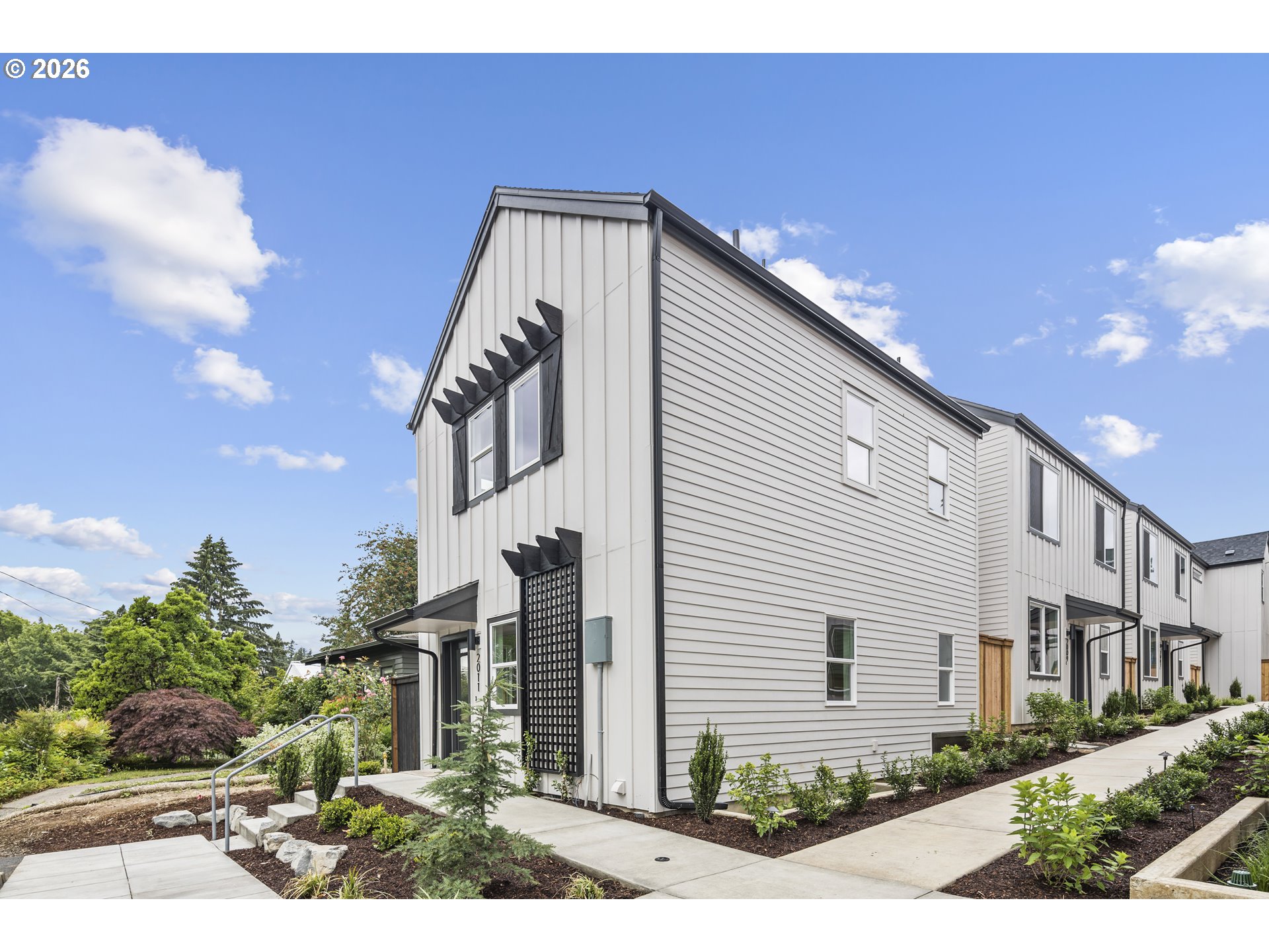 2007 SW MOSS ST, Portland, OR 97219, photo 2 of 23