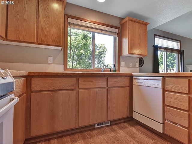 18364 SW SMOKETTE LN, Beaverton, OR 97003, photo 7 of 19