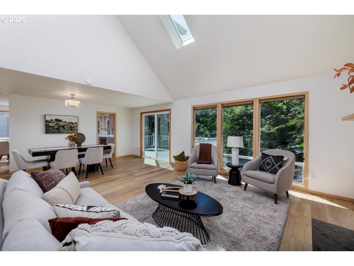 10714 SW TUALATIN DR, Portland, OR 97224, photo 8 of 32