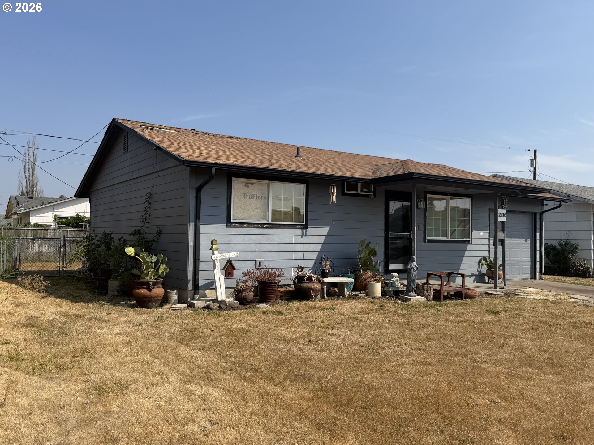 2216 COUNTRY CLUB RD, Woodburn, OR 97071, photo 2 of 16