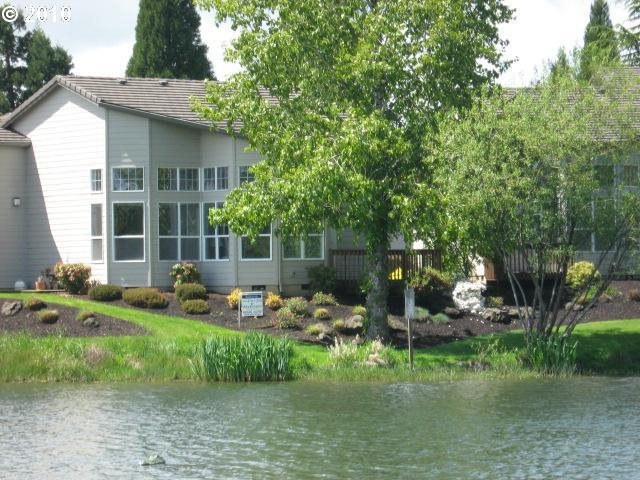 1348 NW Oakmont Ct