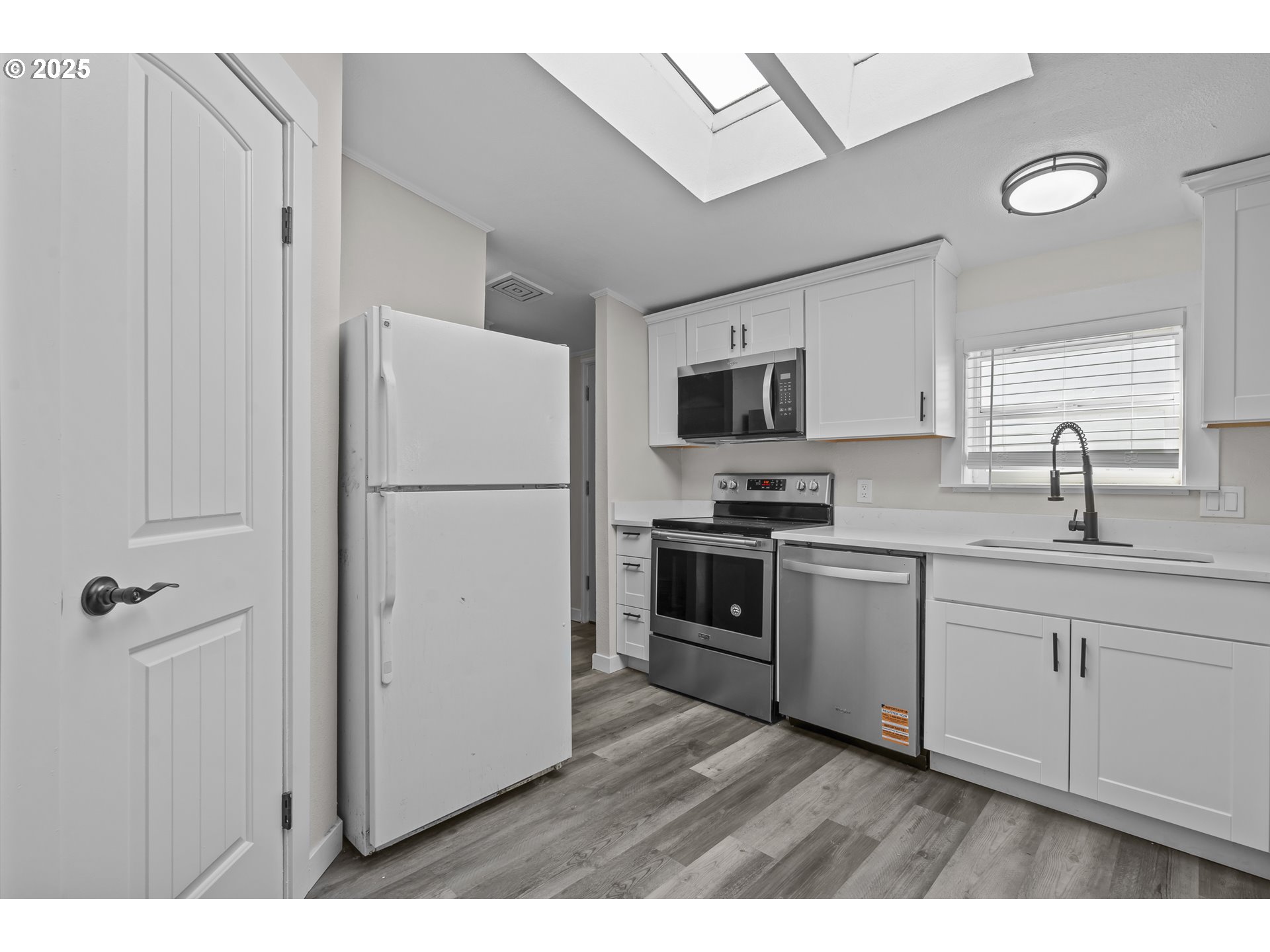 1074 RODAN AVE SE, Salem, OR 97306, photo 8 of 35