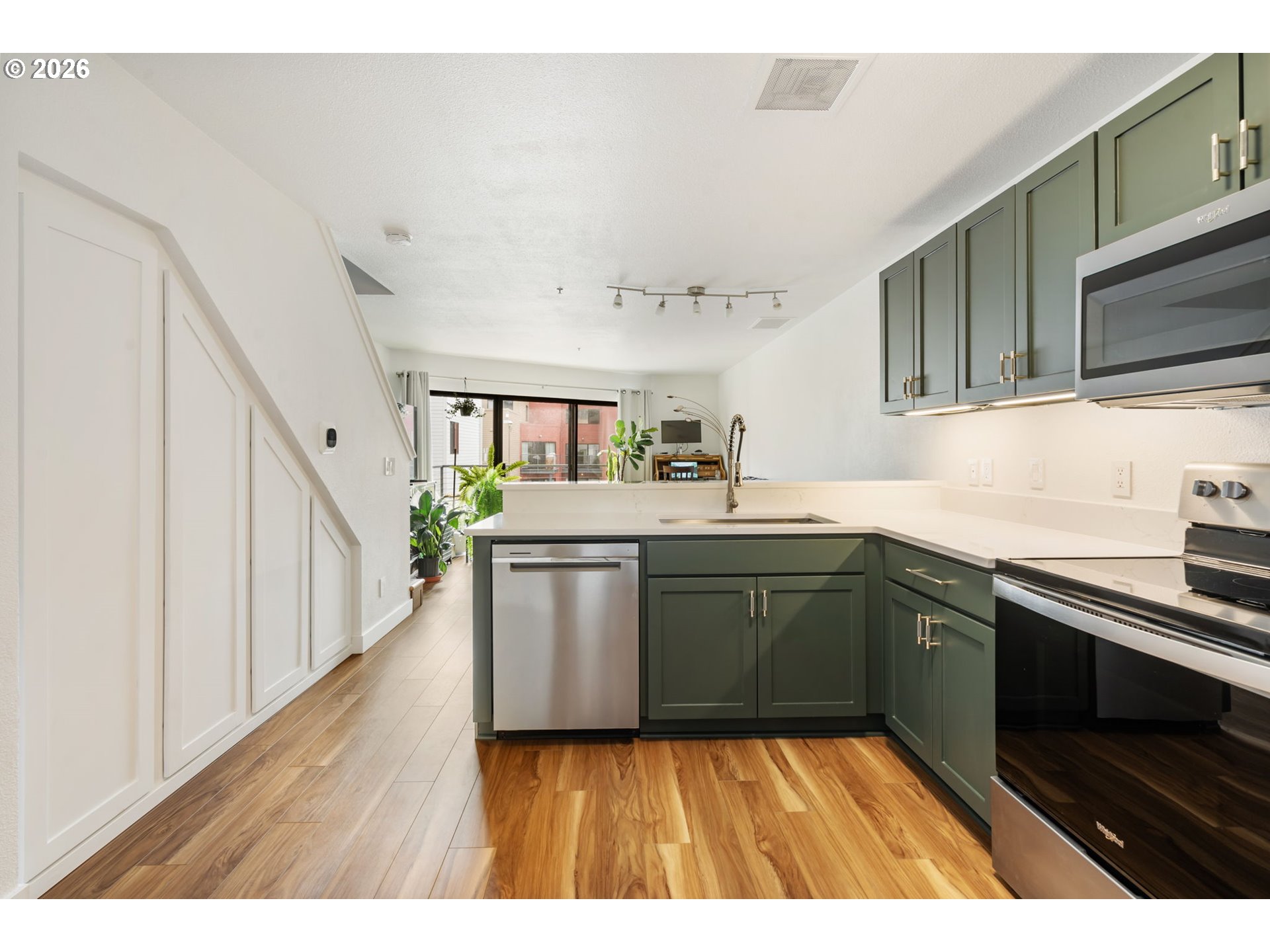 1040 NW NAITO PKWY O16, Portland, OR 97209, photo 3 of 33