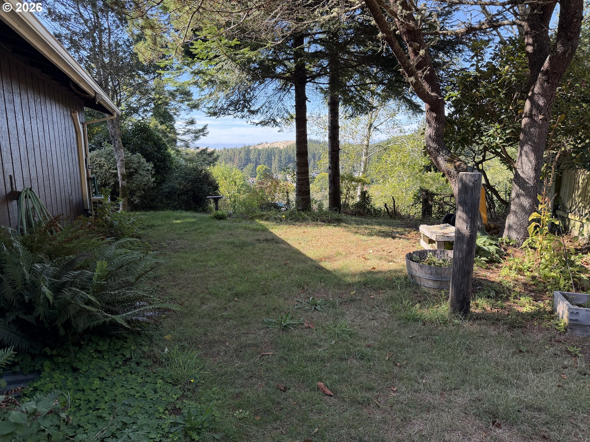 600 QUEENS CT, Lakeside, OR 97449, photo 4 of 7