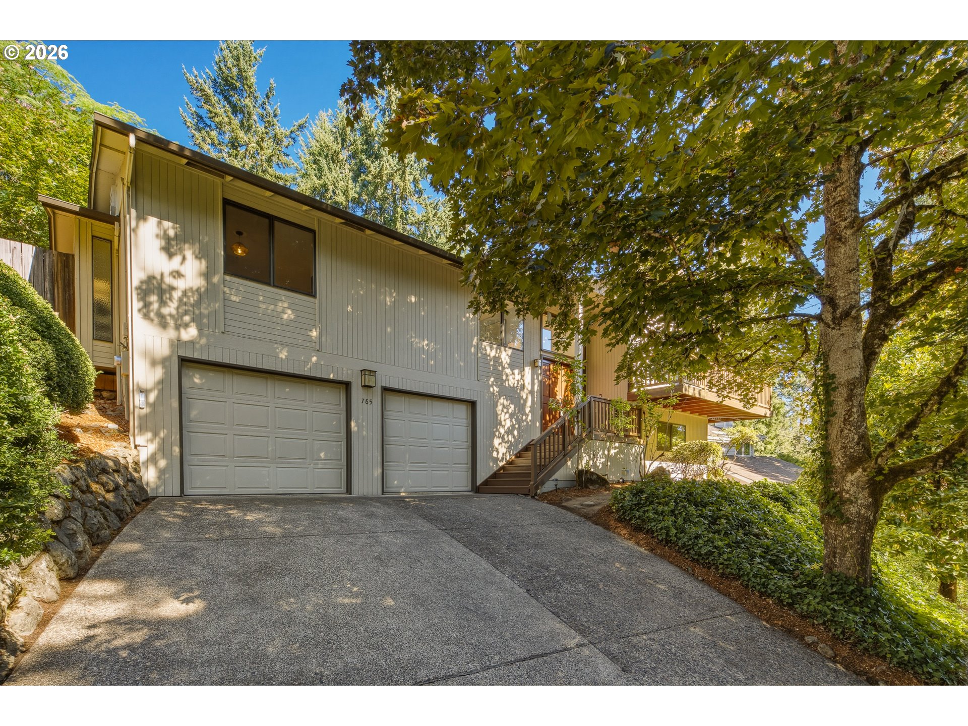 765 FOOTHILL DR, Eugene, OR 97405, photo 2 of 41