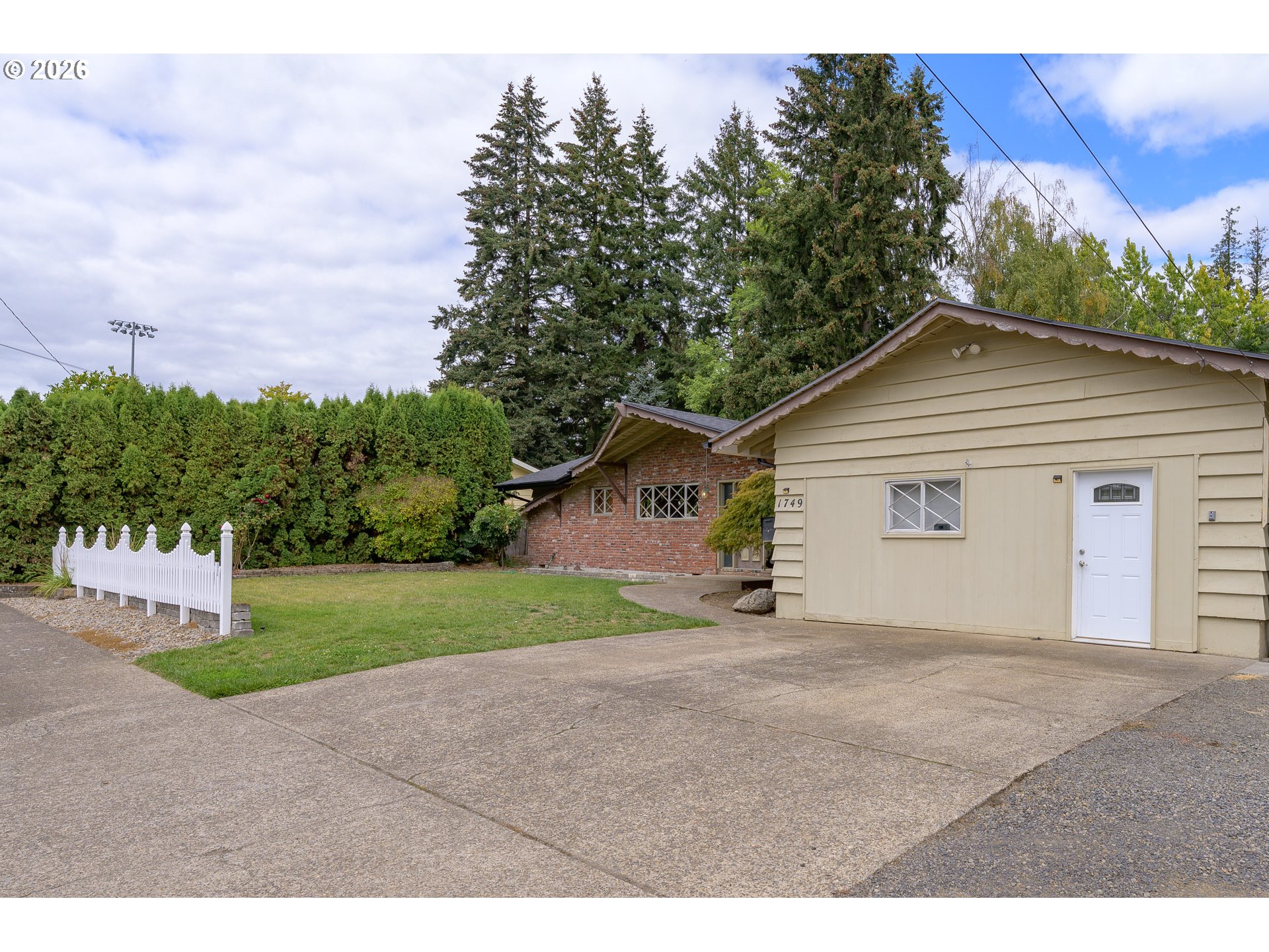 1749 NE ORCHARD AVE, McMinnville, OR 97128, photo 4 of 41