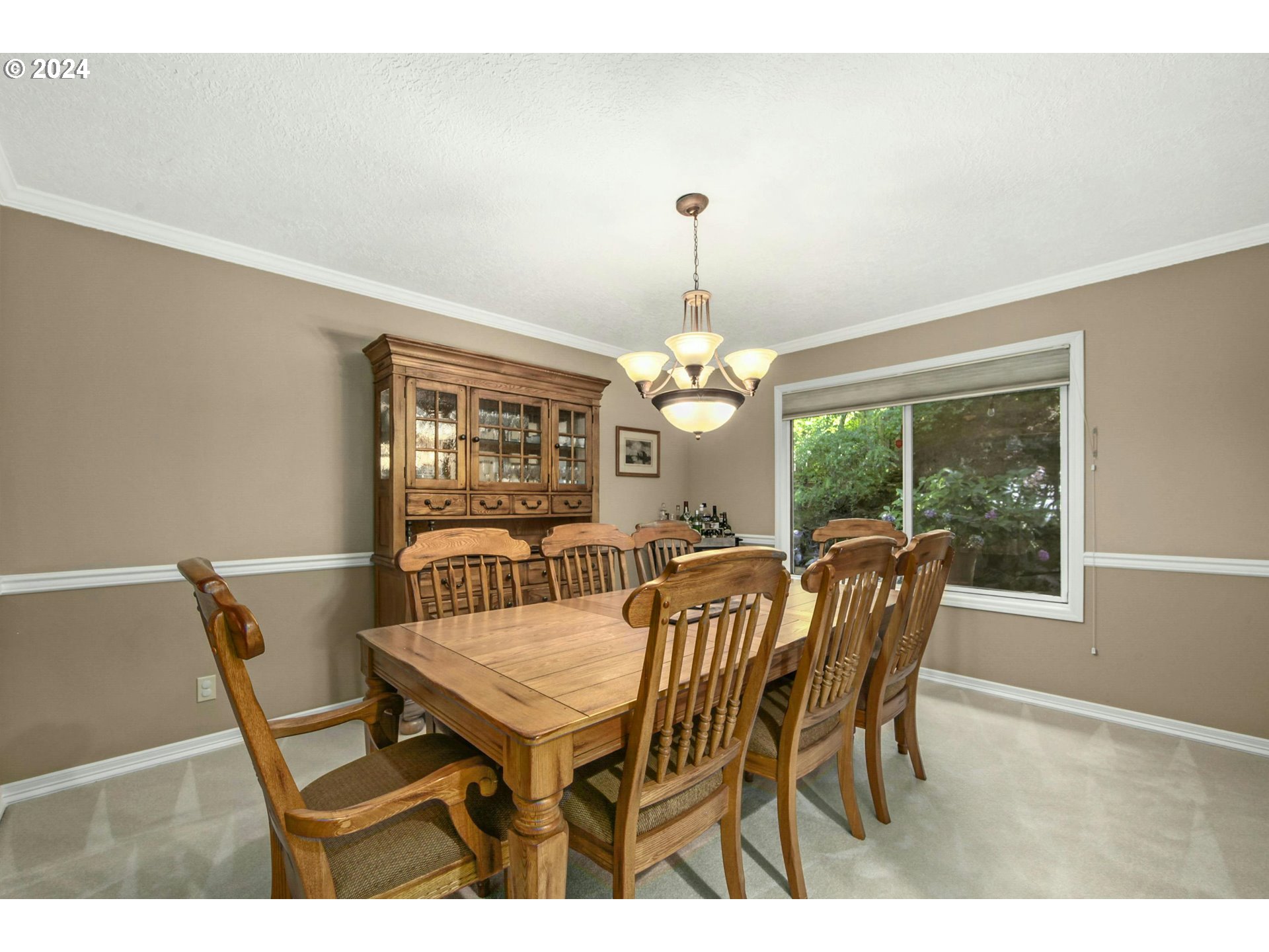 6044 SW KNIGHTSBRIDGE DR, Portland, OR 97219, photo 6 of 36