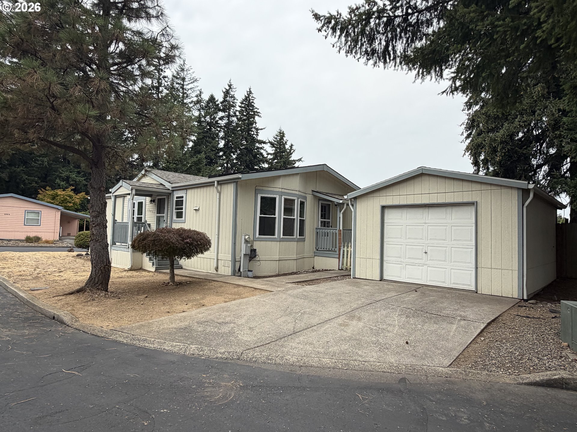 13451 SE RAYMOND ST, Portland, OR 97236, photo 3 of 21