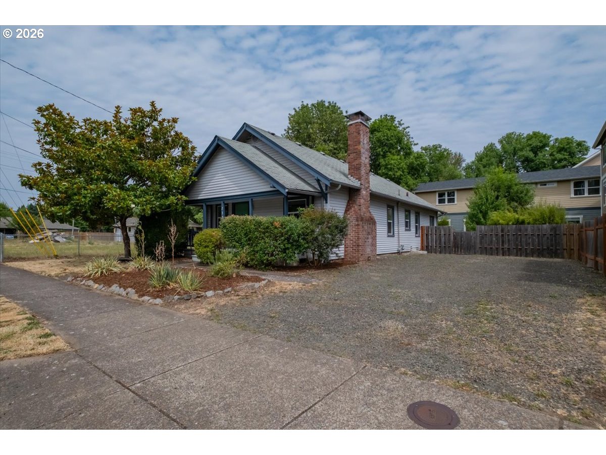 2325 NW LINCOLN AVE, Corvallis, OR 97330, photo 2 of 44