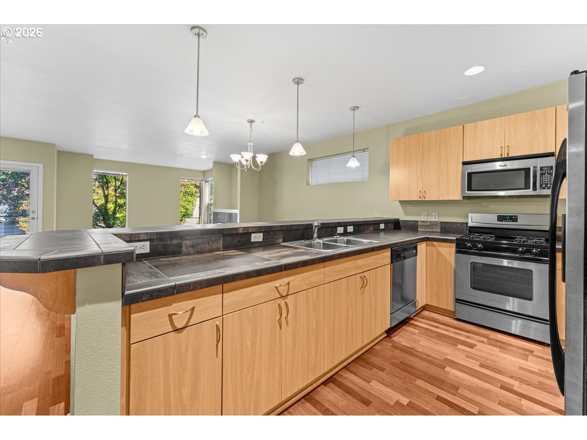 7534 N BURLINGTON AVE, Portland, OR 97203, photo 8 of 48