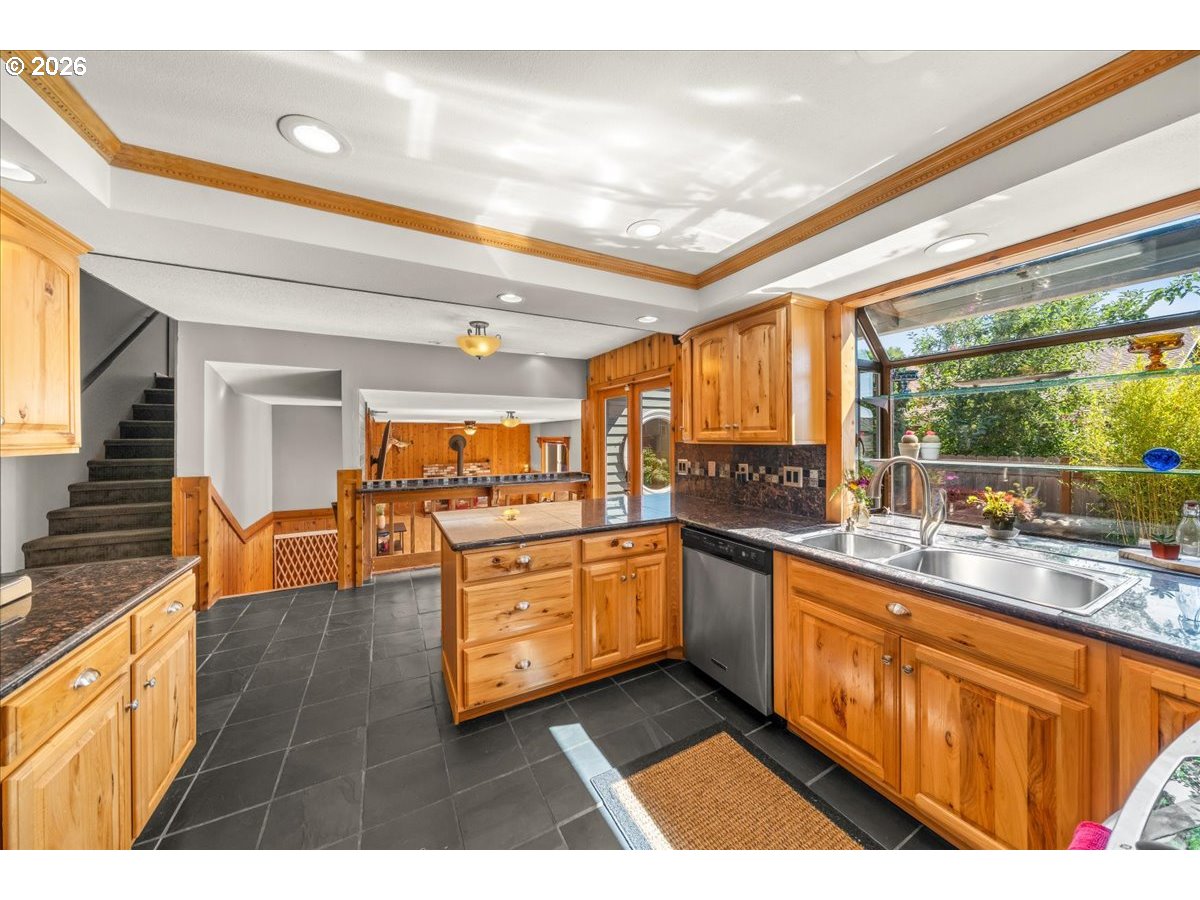 542 NE 14TH AVE, Hillsboro, OR 97124, photo 8 of 42