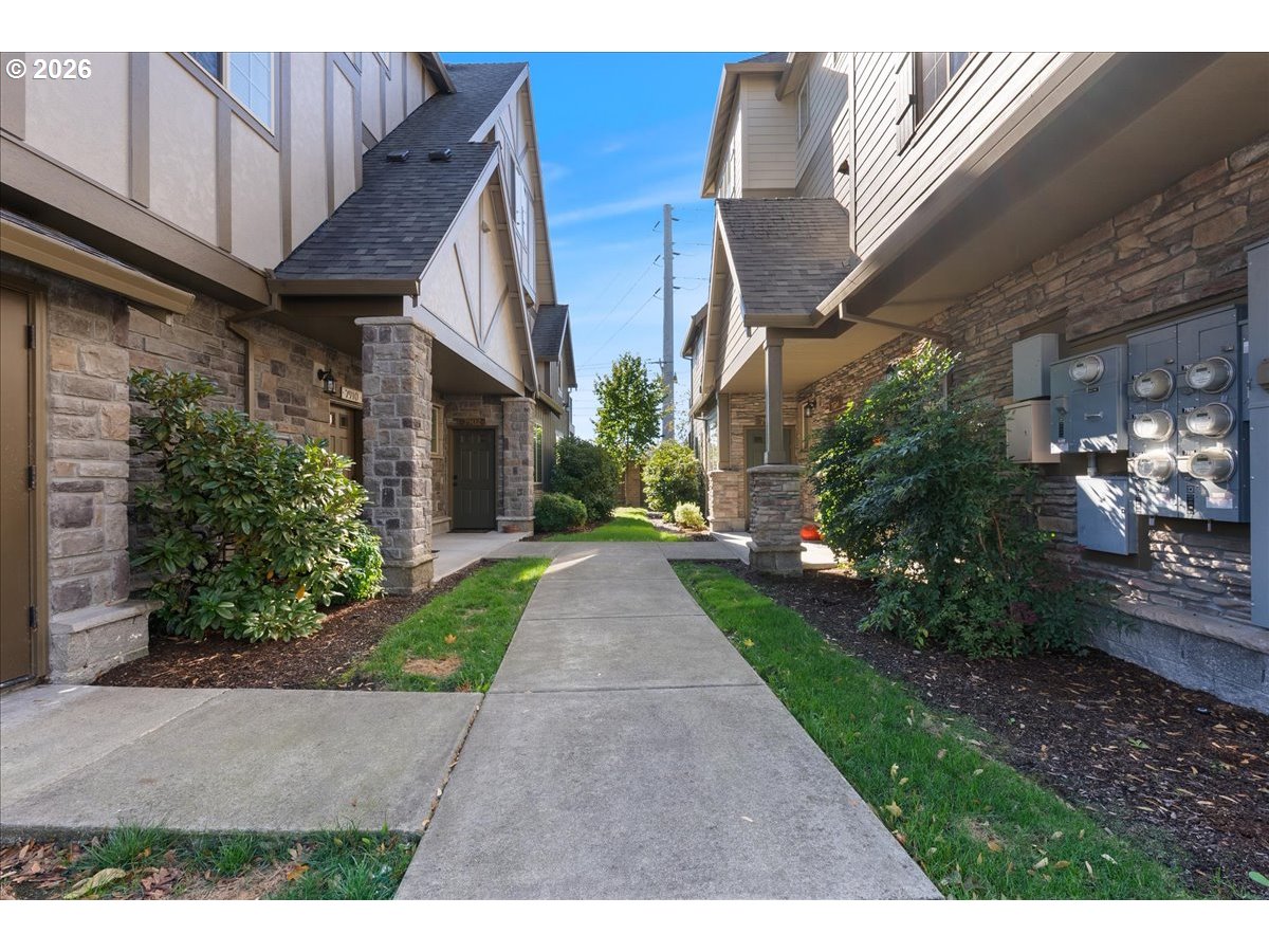 7902 NE MIRIAM WAY, Hillsboro, OR 97006, photo 5 of 48