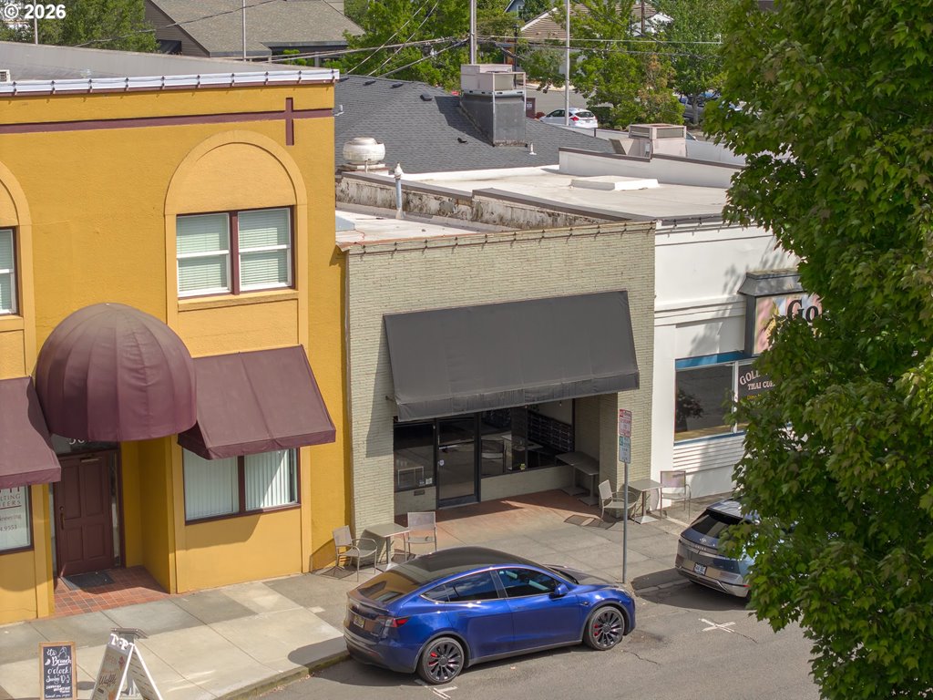 503 E 1st St