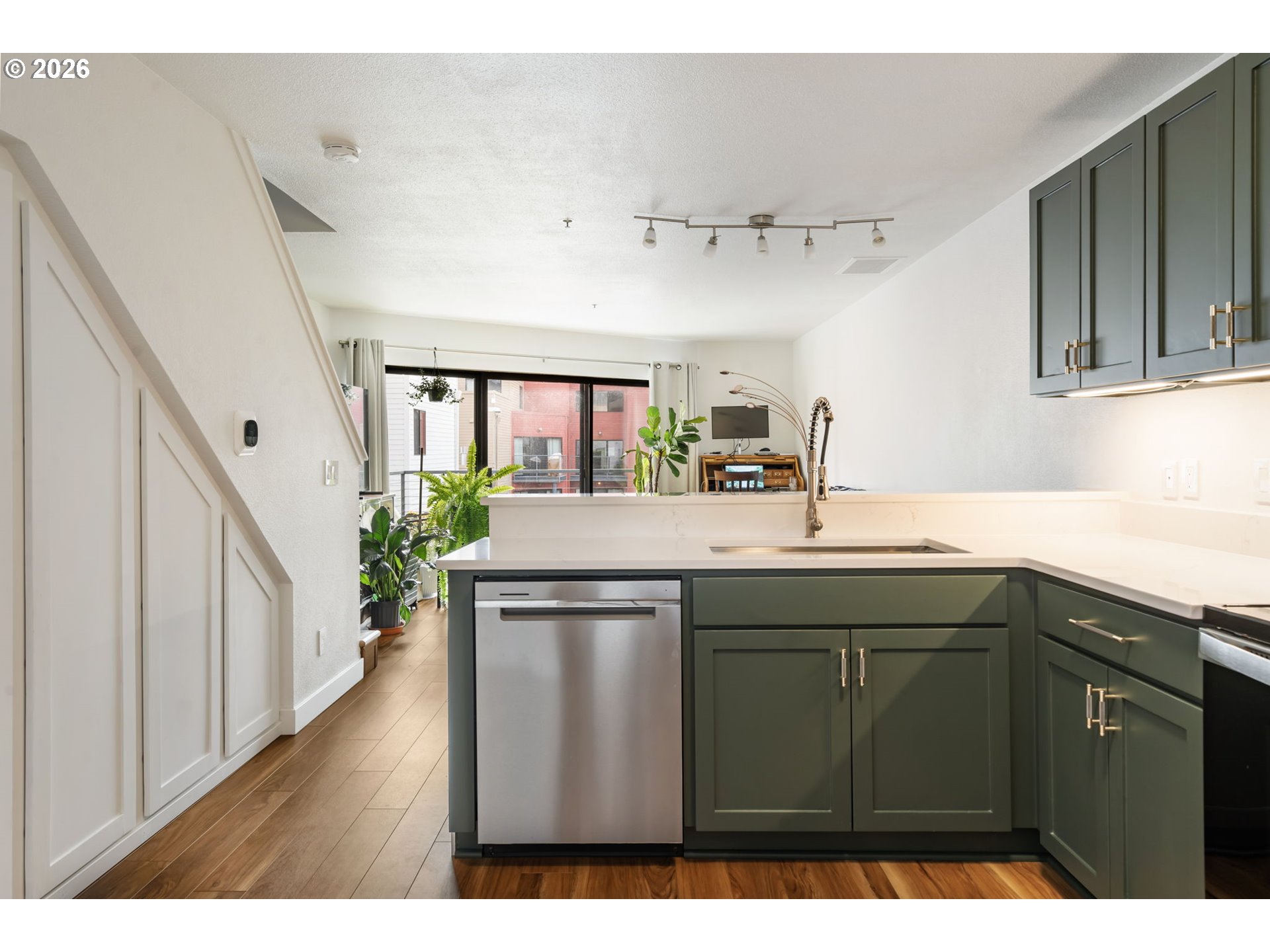 1040 NW NAITO PKWY O16, Portland, OR 97209, photo 5 of 33