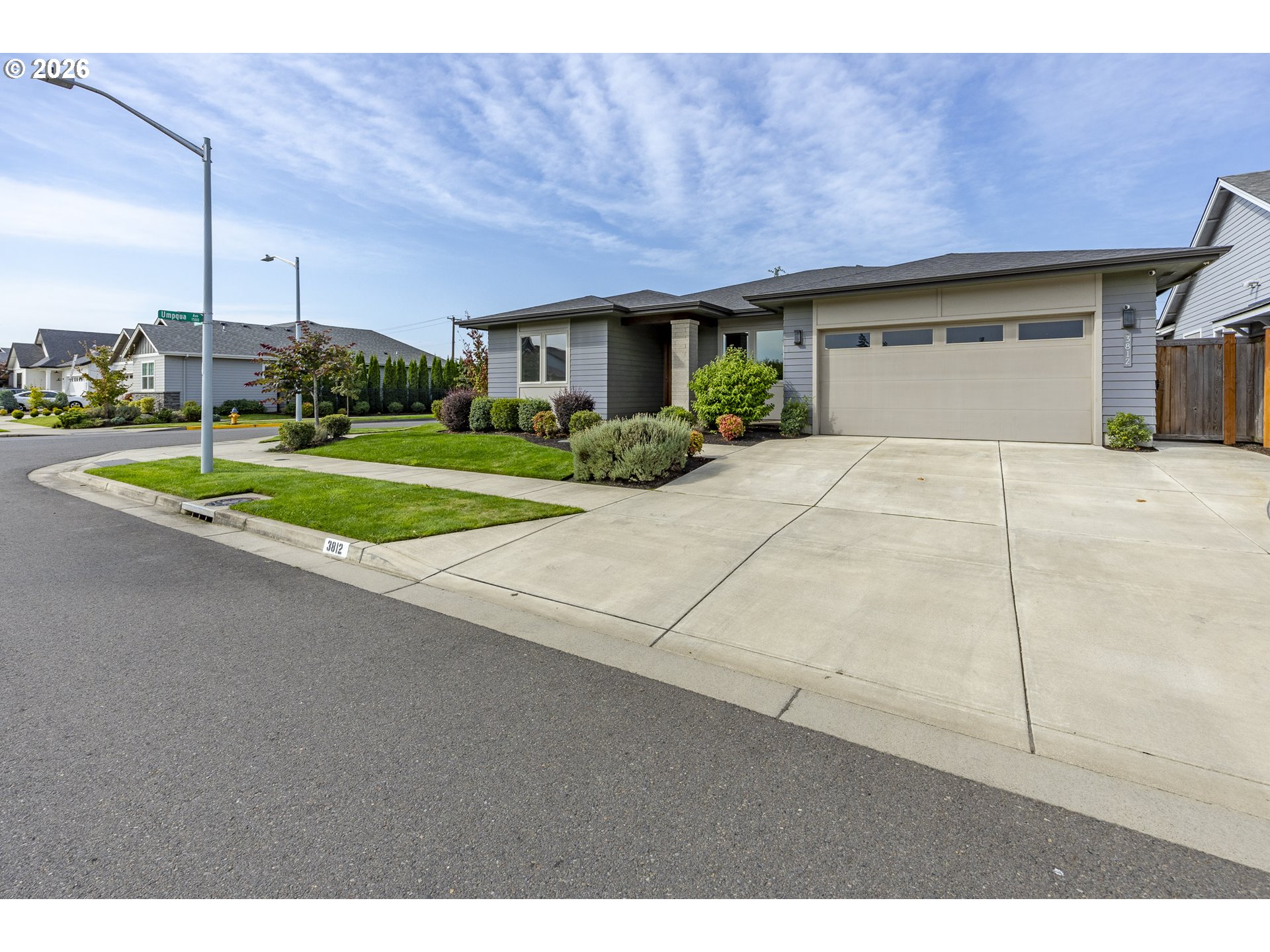 3812 Siletz ST, Eugene, OR 97408, photo 2 of 43