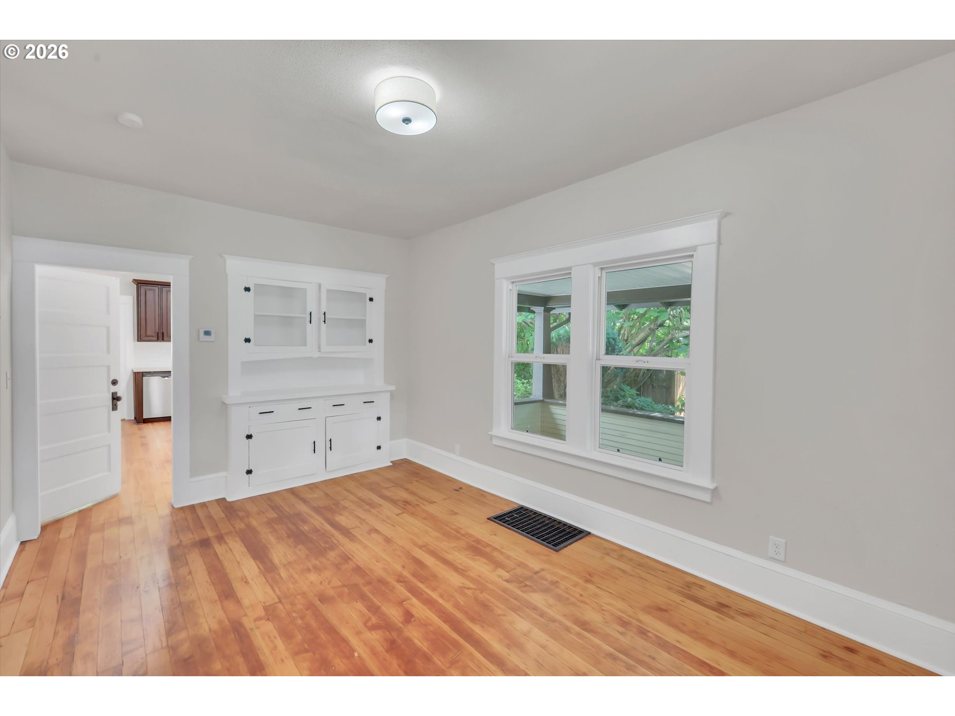 921 SE MALL ST, Portland, OR 97202, photo 6 of 45
