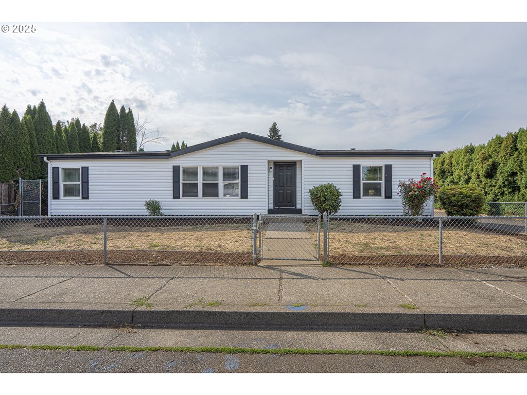 1074 Rodan Ave SE