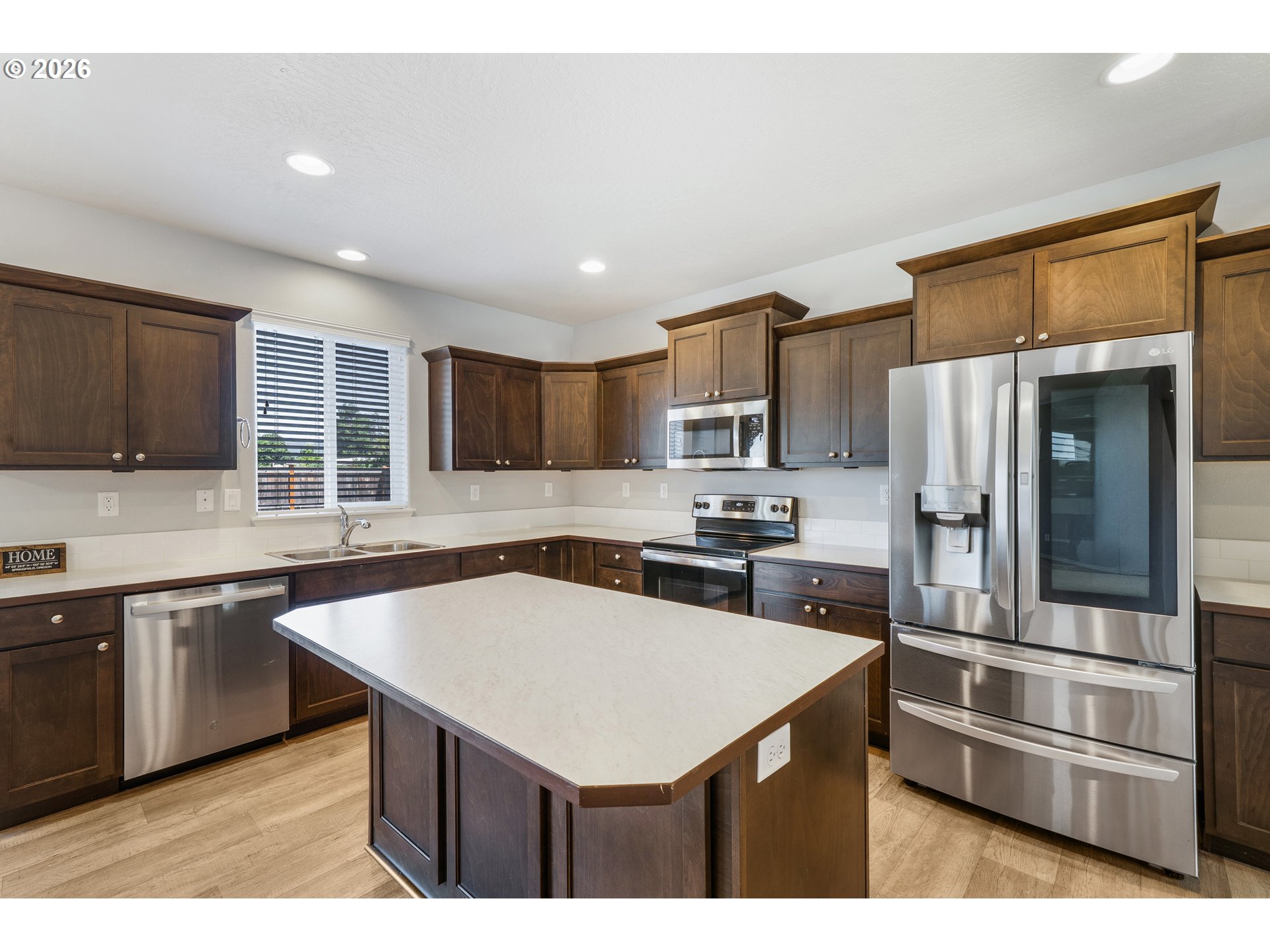 5290 SQUIRREL ST, Springfield, OR 97478, photo 8 of 42