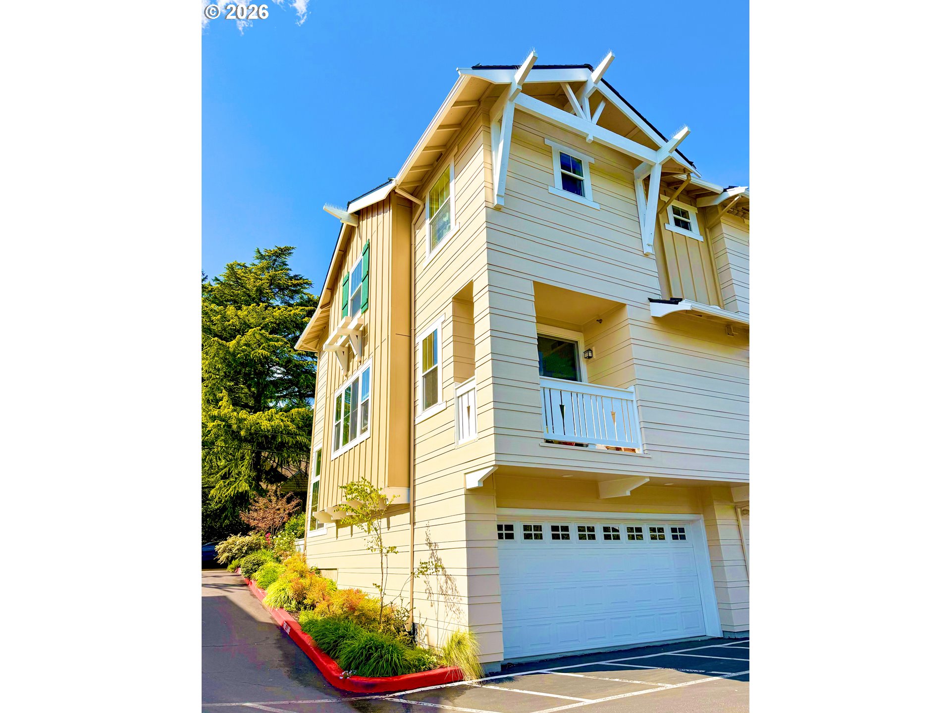 2608 SW HUME CT, Portland, OR 97219, photo 3 of 38