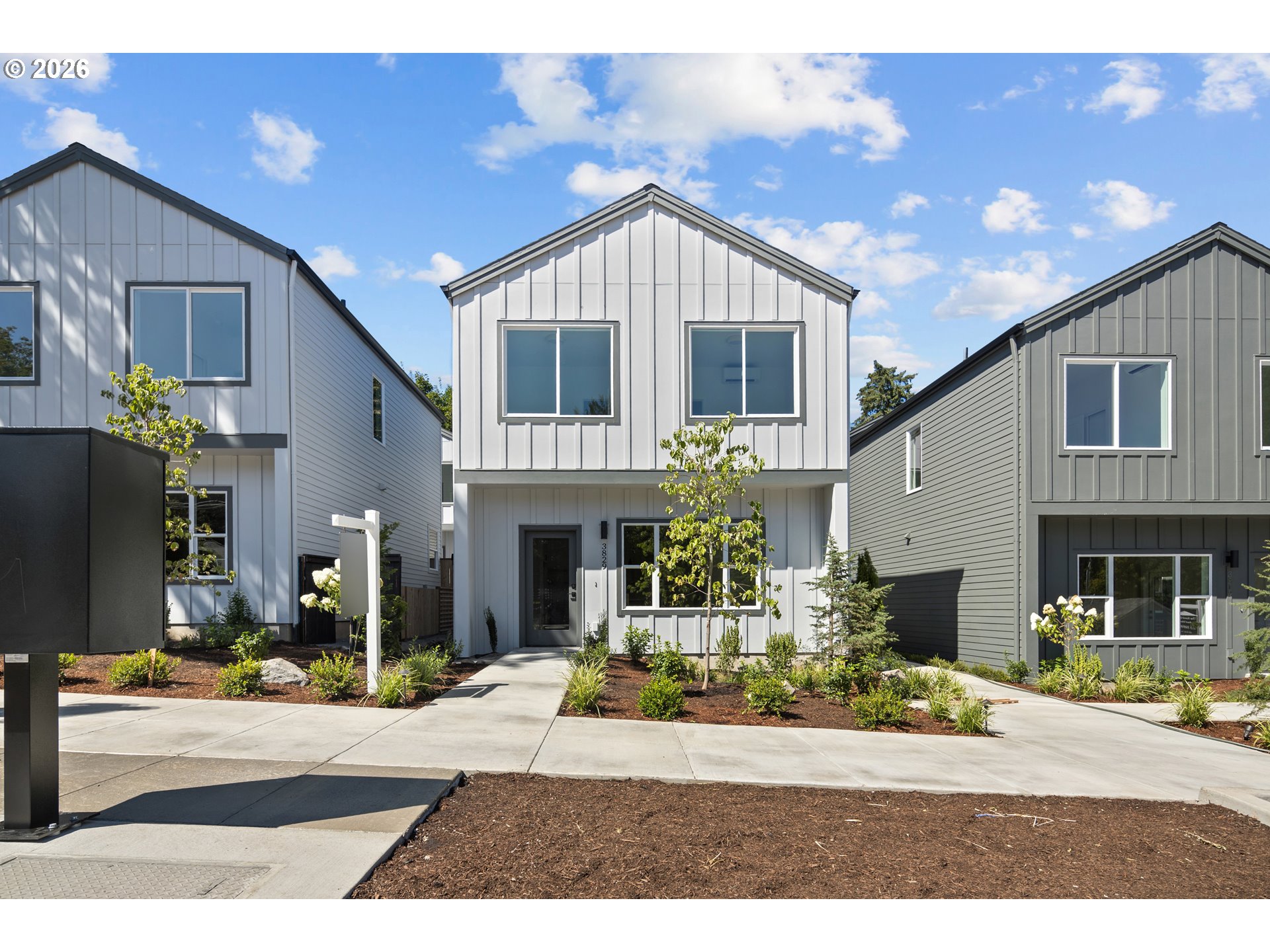 3827 SW POMONA ST, Portland, OR 97219, photo 2 of 20