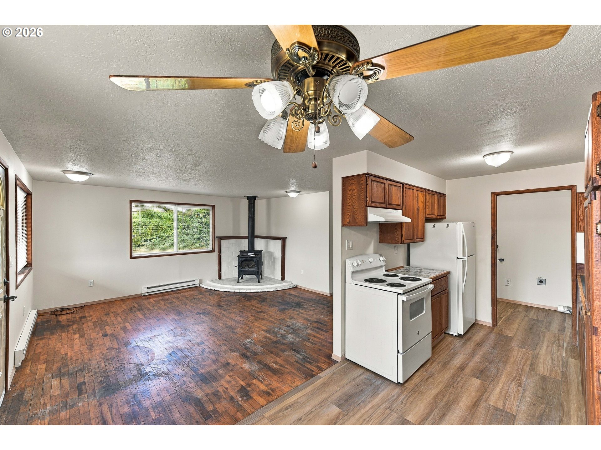 1110 MICHIGAN AVE, Coos Bay, OR 97420, photo 5 of 33