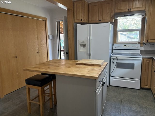 311 NW 3RD AVE, John Day, OR 97845, photo 4 of 28