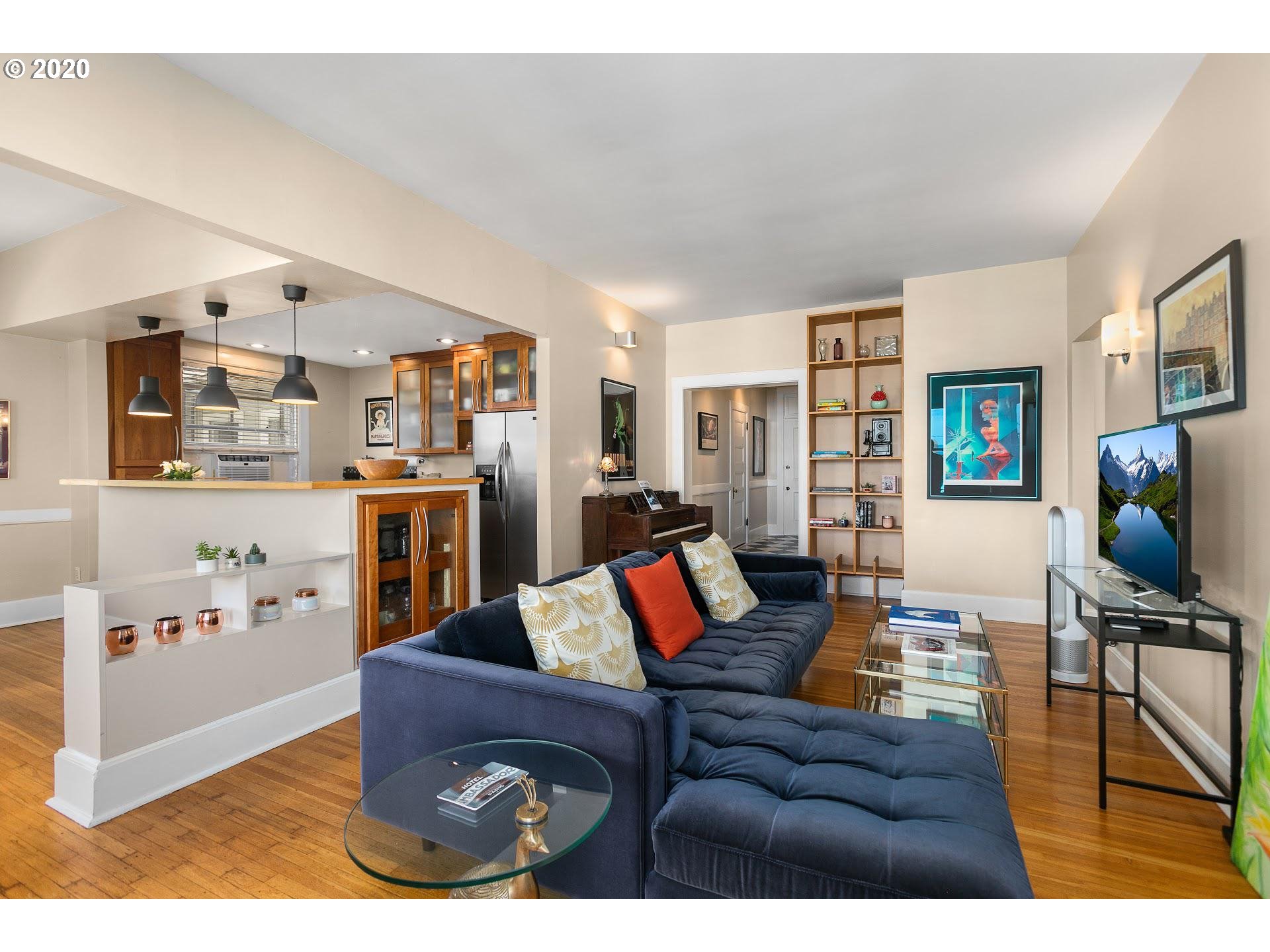 731 SW KING AVE 16, Portland, OR 97205, photo 4 of 24
