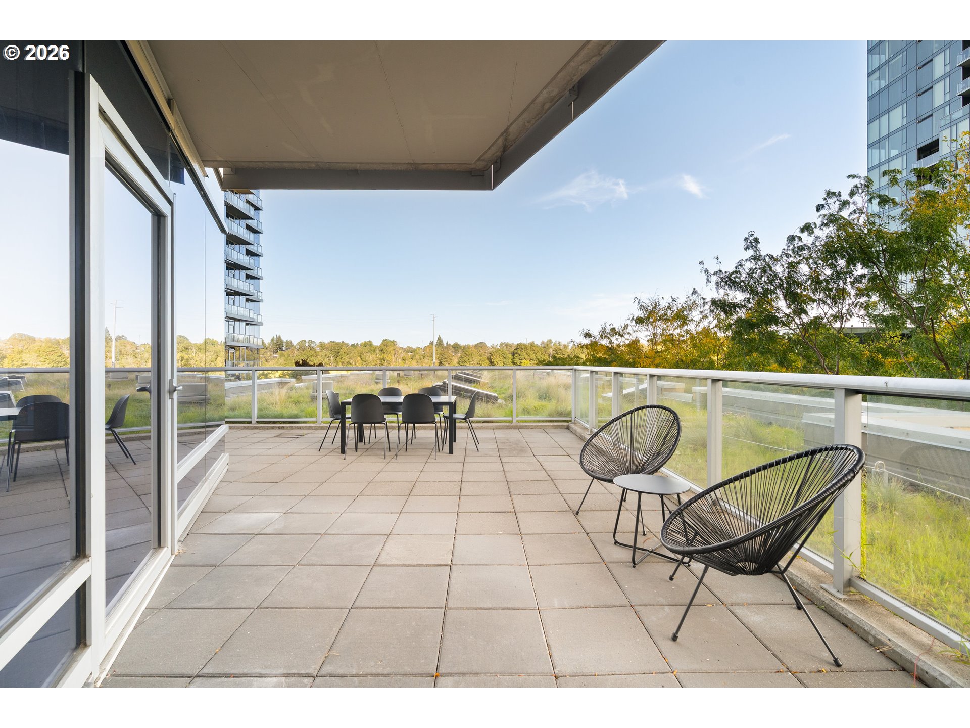 3570 S RIVER PKWY 401, Portland, OR 97239, photo 6 of 38