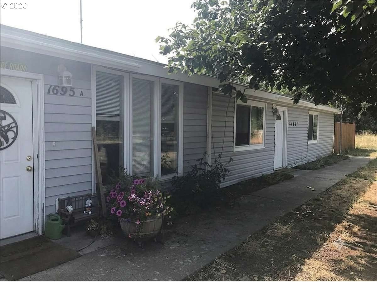 1695 RUTH ST, Walla Walla, WA 99362, photo 2 of 31