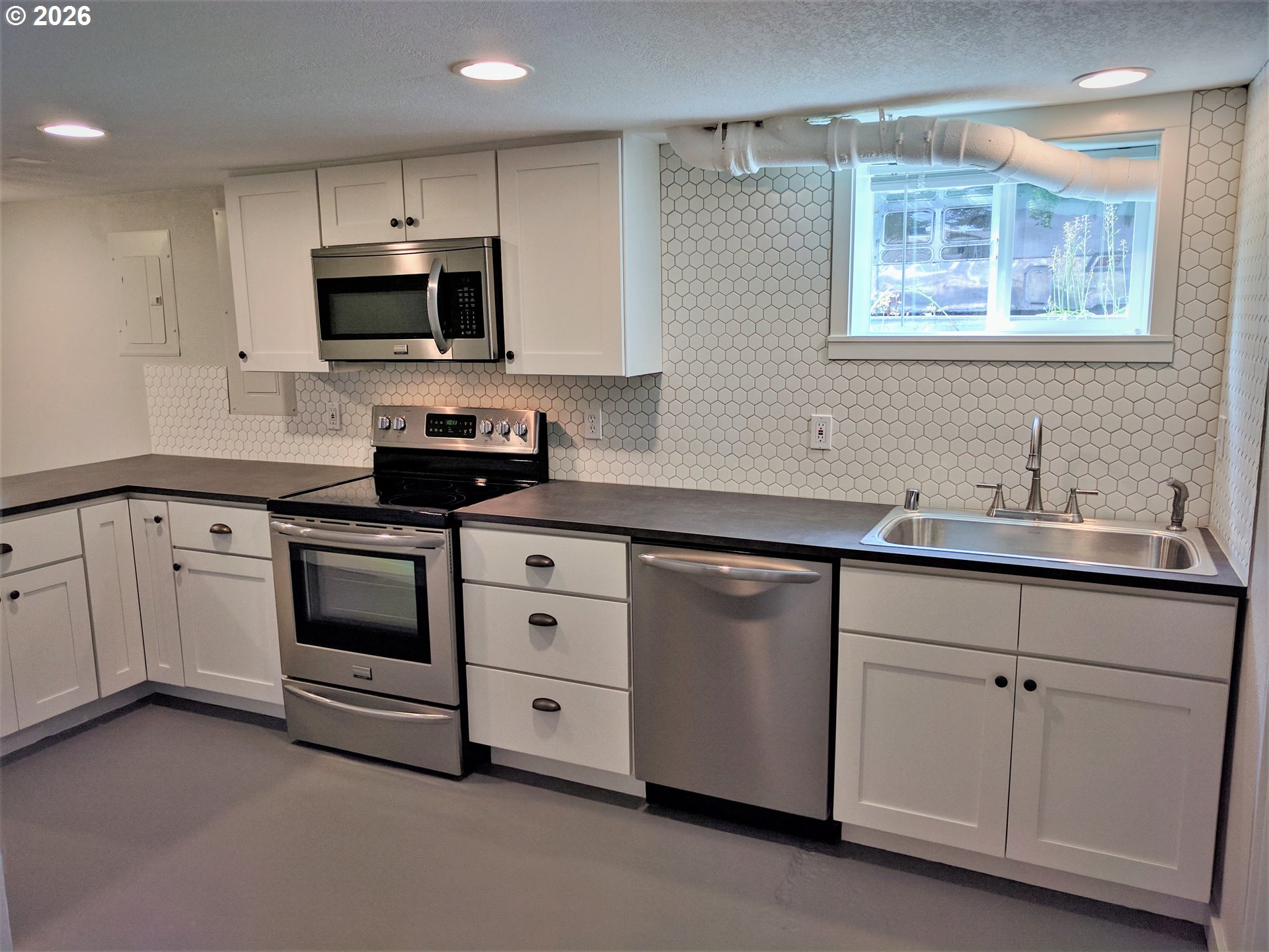 6313 SE 92ND AVE, Portland, OR 97266, photo 4 of 45