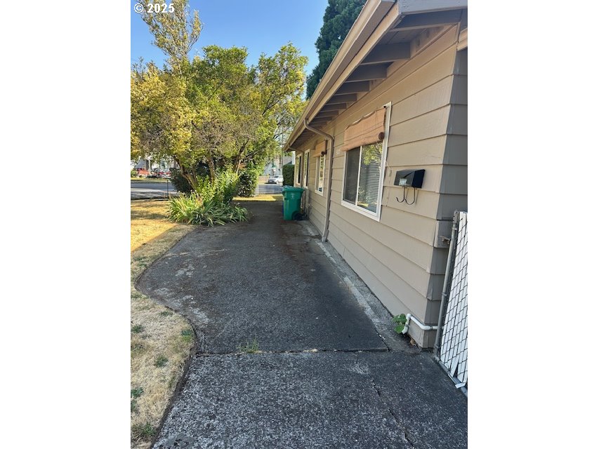 9212 N SAINT LOUIS AVE, Portland, OR 97203, photo 3 of 26