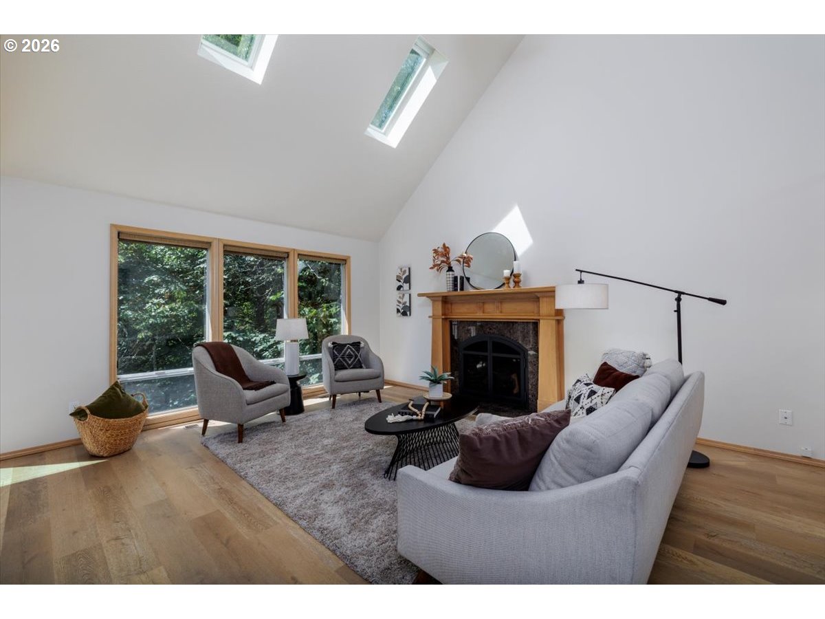 10714 SW TUALATIN DR, Portland, OR 97224, photo 6 of 32