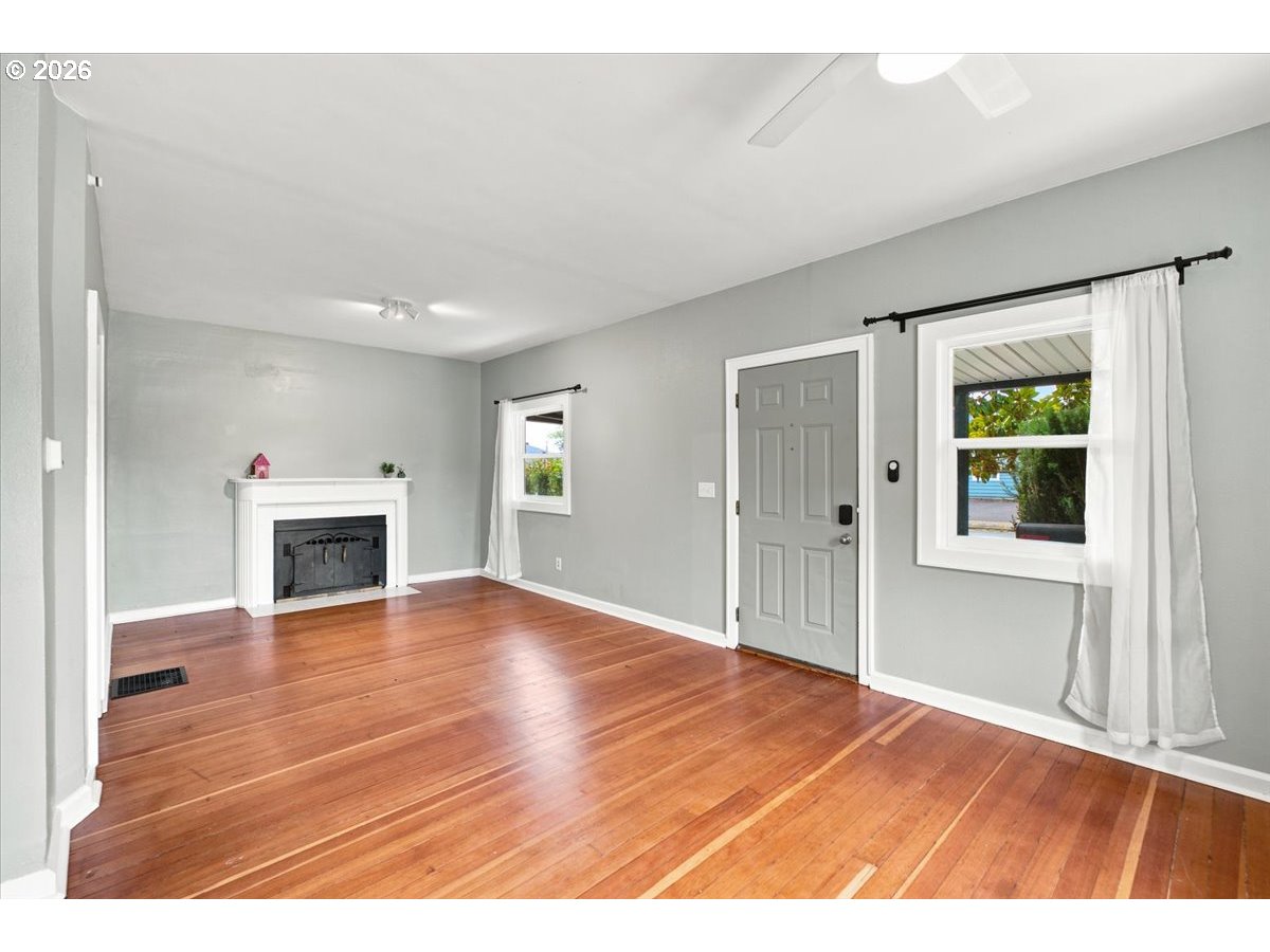 2325 NW LINCOLN AVE, Corvallis, OR 97330, photo 6 of 44