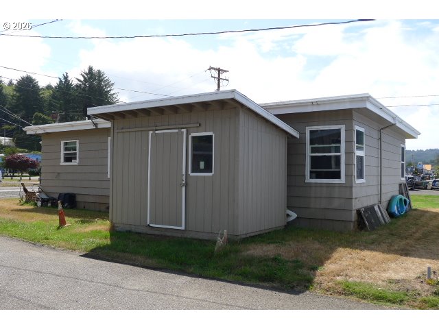 255 BEACH BLVD, Winchester Bay, OR 97467, photo 4 of 36
