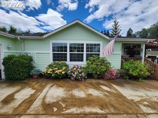 126 KIMBERLY WAY, Canyonville, OR 97417, photo 3 of 30
