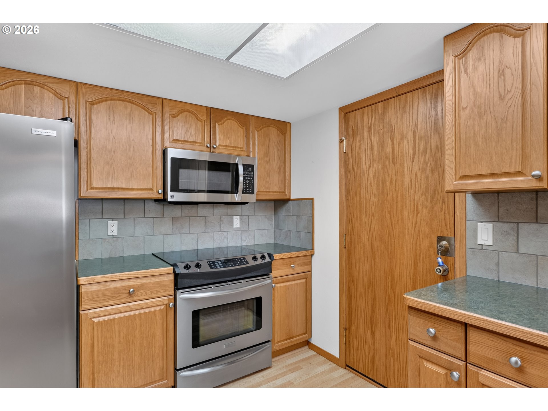 10925 SW 58TH AVE, Portland, OR 97219, photo 3 of 19