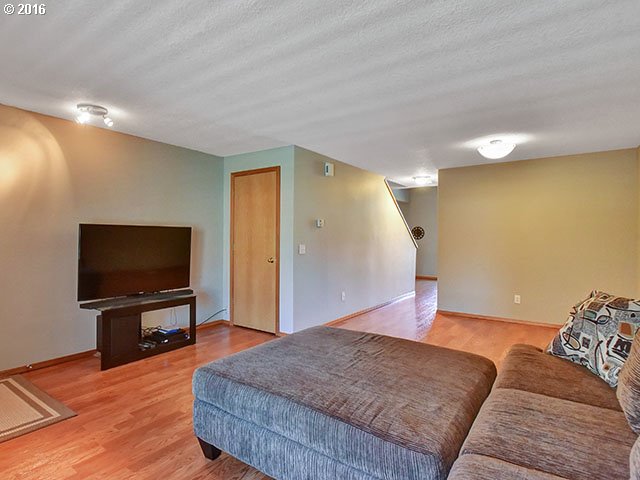 18364 SW SMOKETTE LN, Beaverton, OR 97003, photo 3 of 19