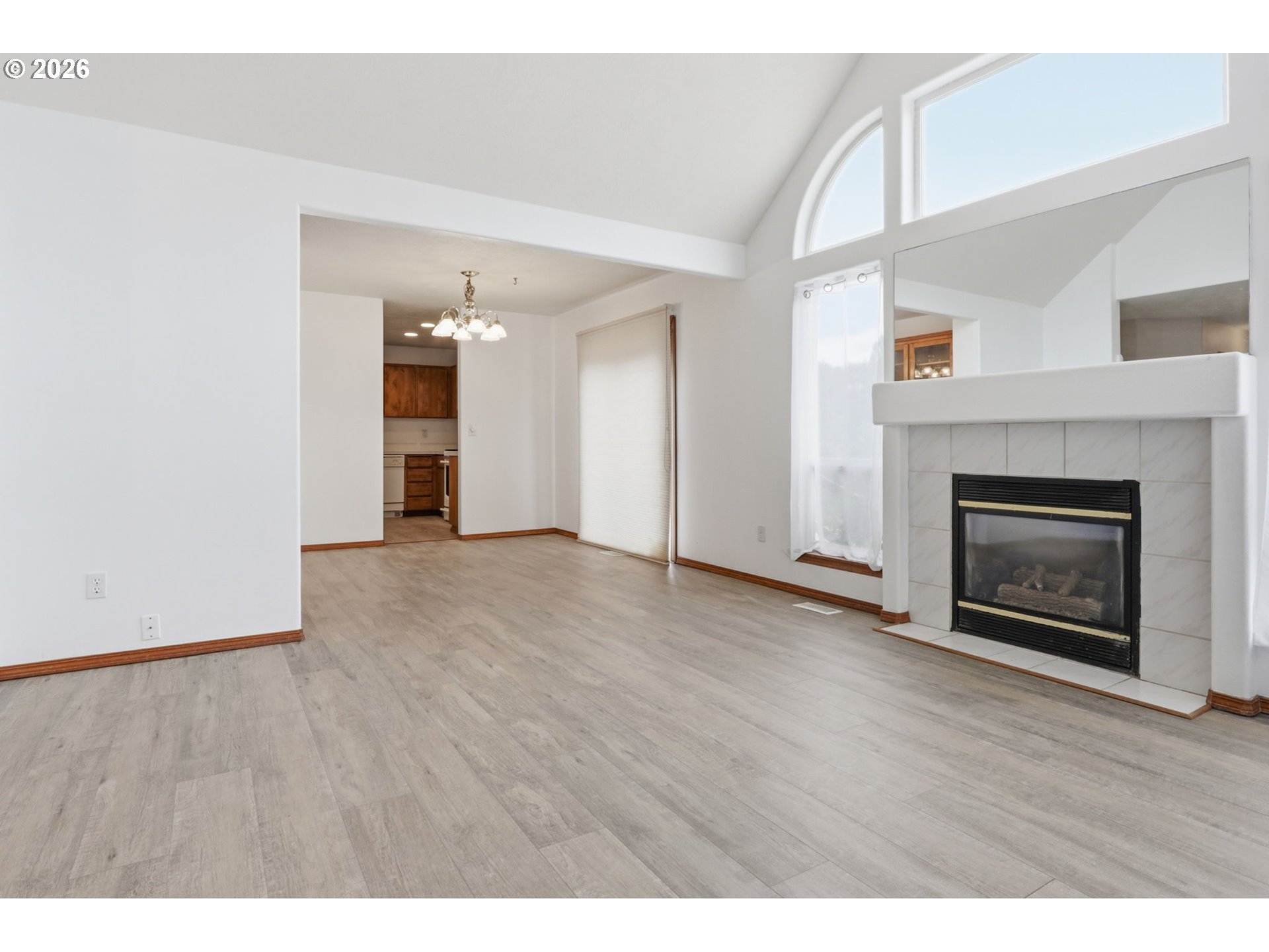 945 NE Lija LOOP, Portland, OR 97211, photo 3 of 41