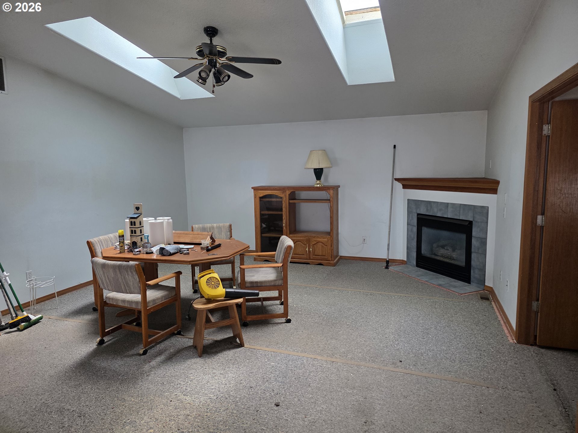 22 SE 136TH AVE, Portland, OR 97233, photo 5 of 22