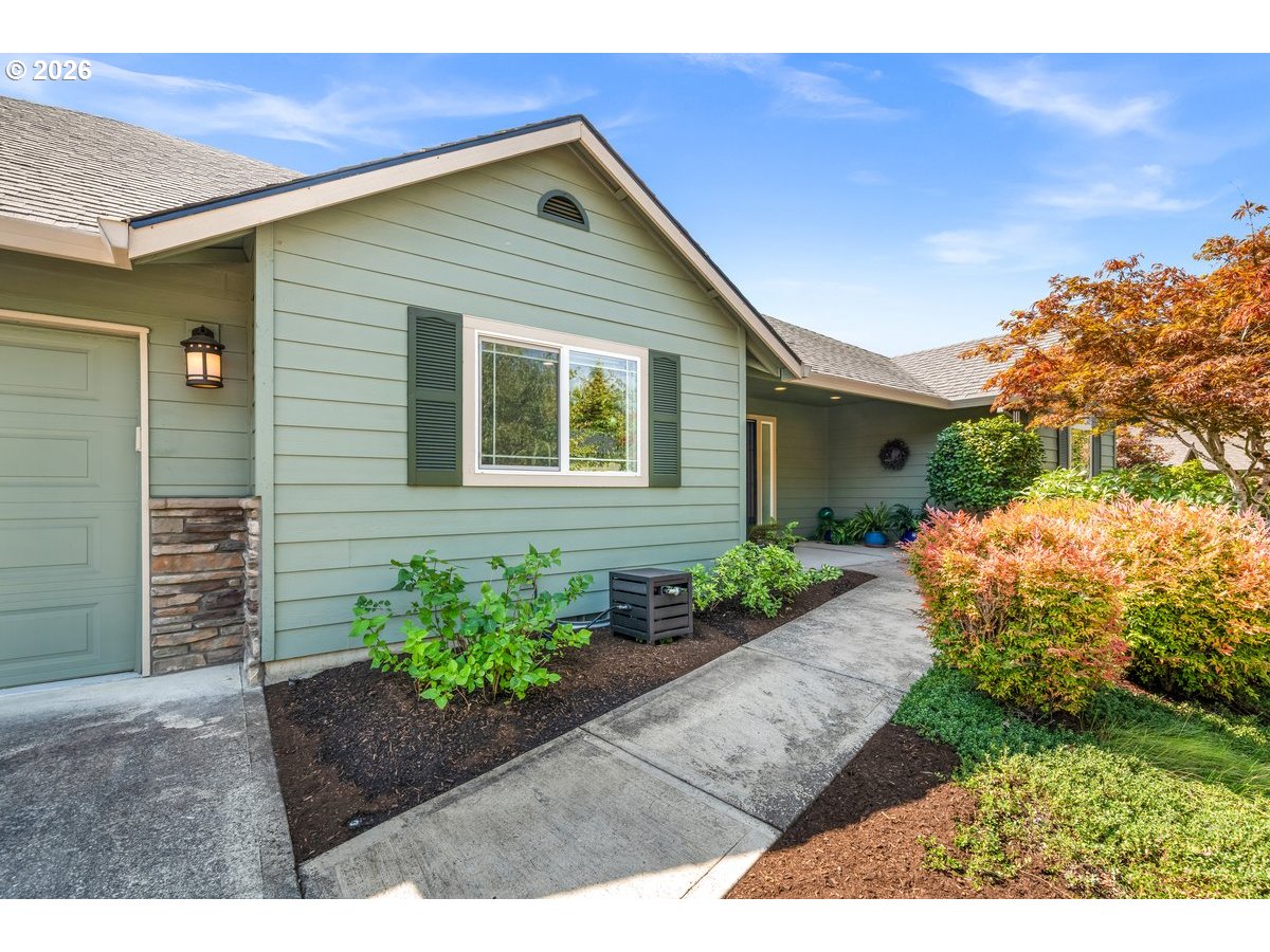 2662 NW MT ASHLAND DR, McMinnville, OR 97128, photo 4 of 48
