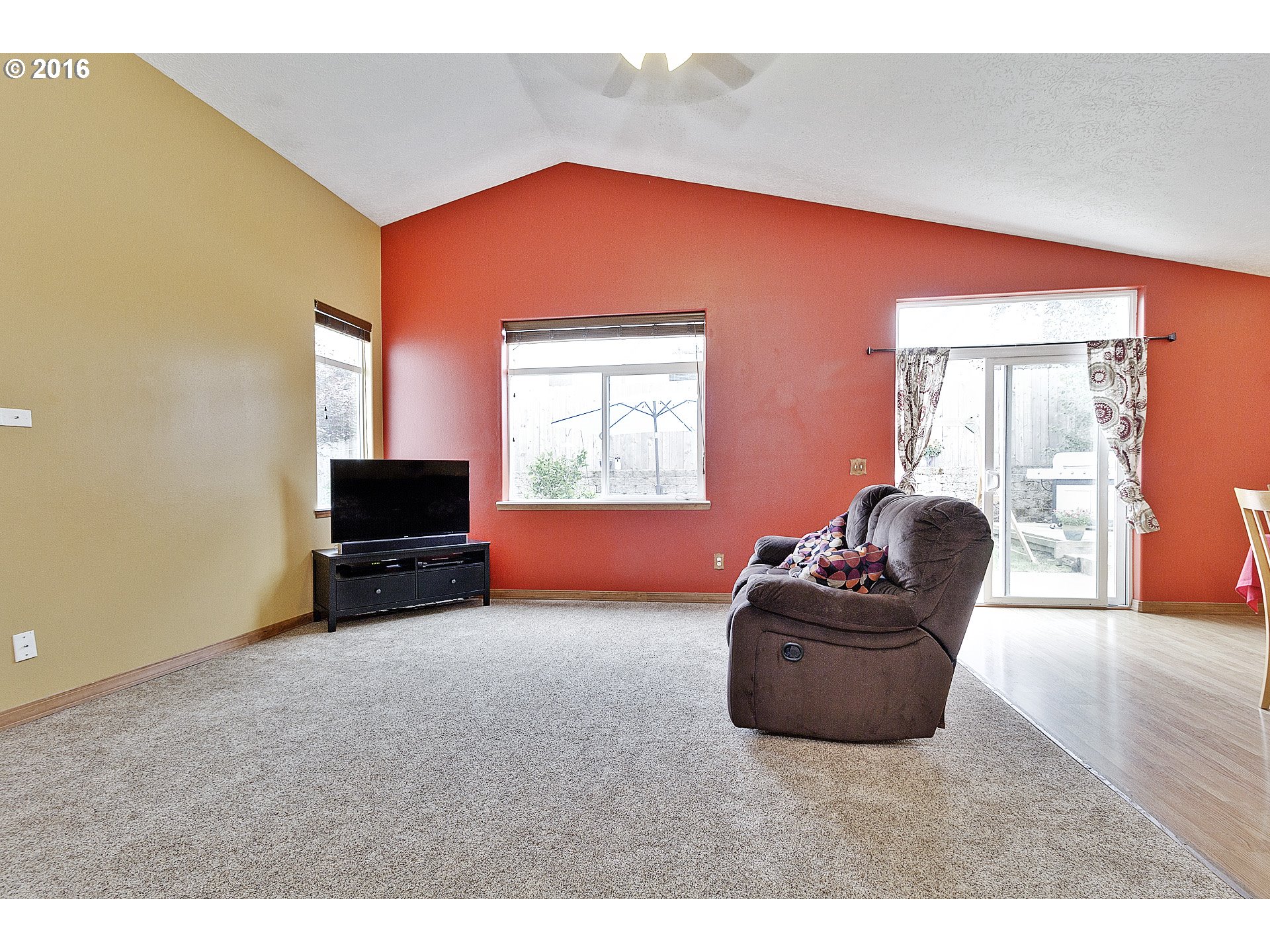 19032 WELLESLEY AVE, Sandy, OR 97055, photo 3 of 17