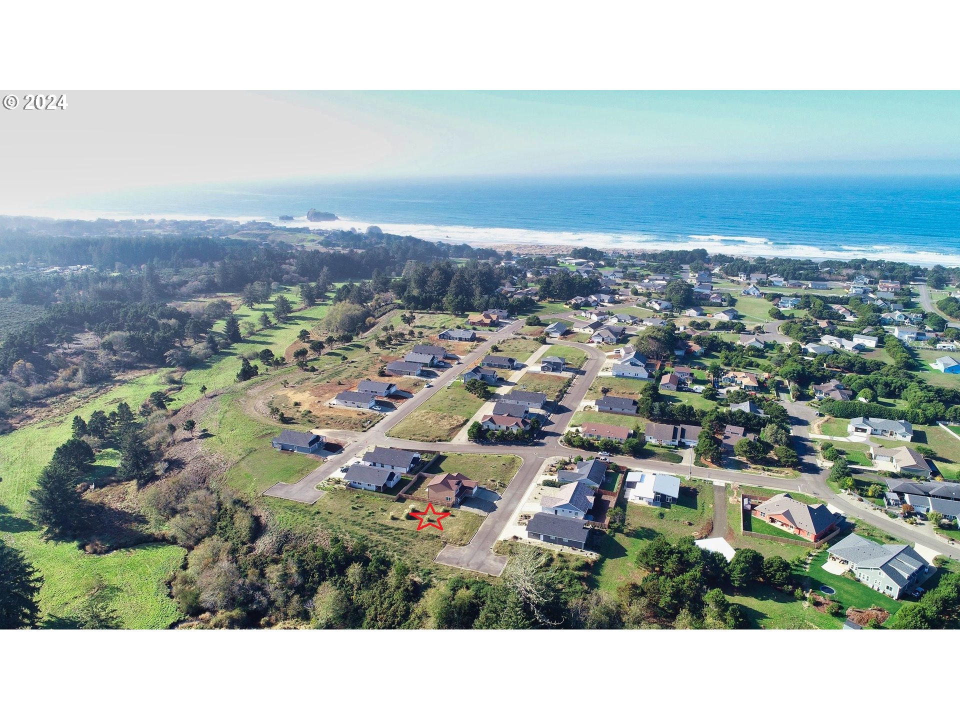 649 SPYGLASS DR, Bandon, OR 97411, photo 8 of 23
