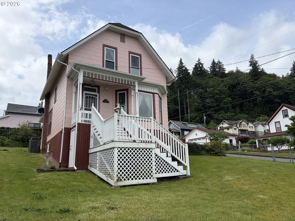 322 W D St