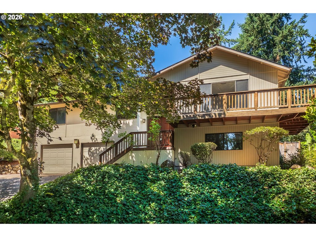 765 Foothill Dr