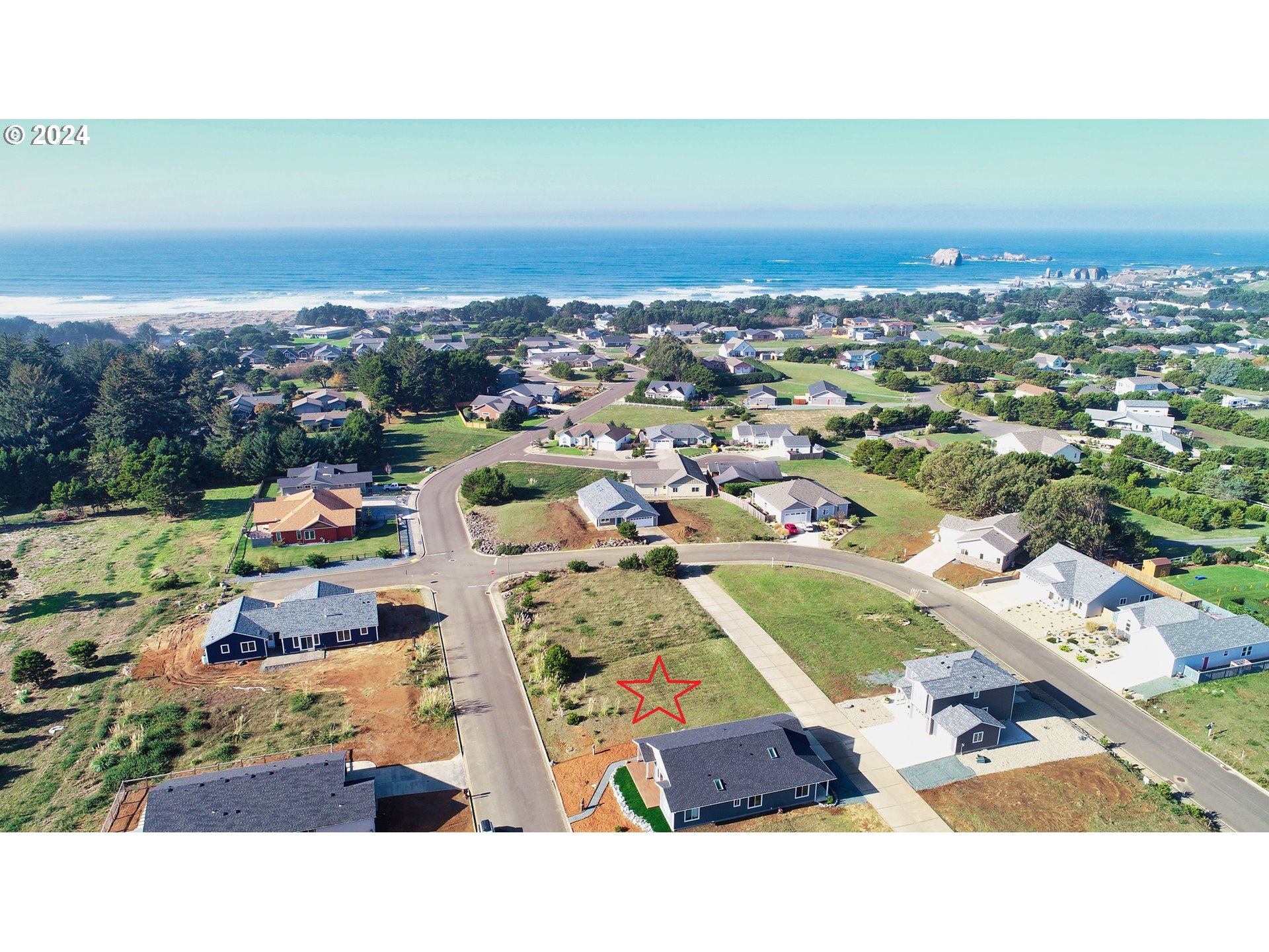 848 SEACREST DR, Bandon, OR 97411, photo 2 of 24