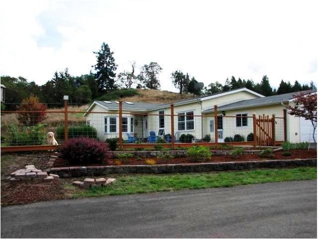 696 Strader Rd